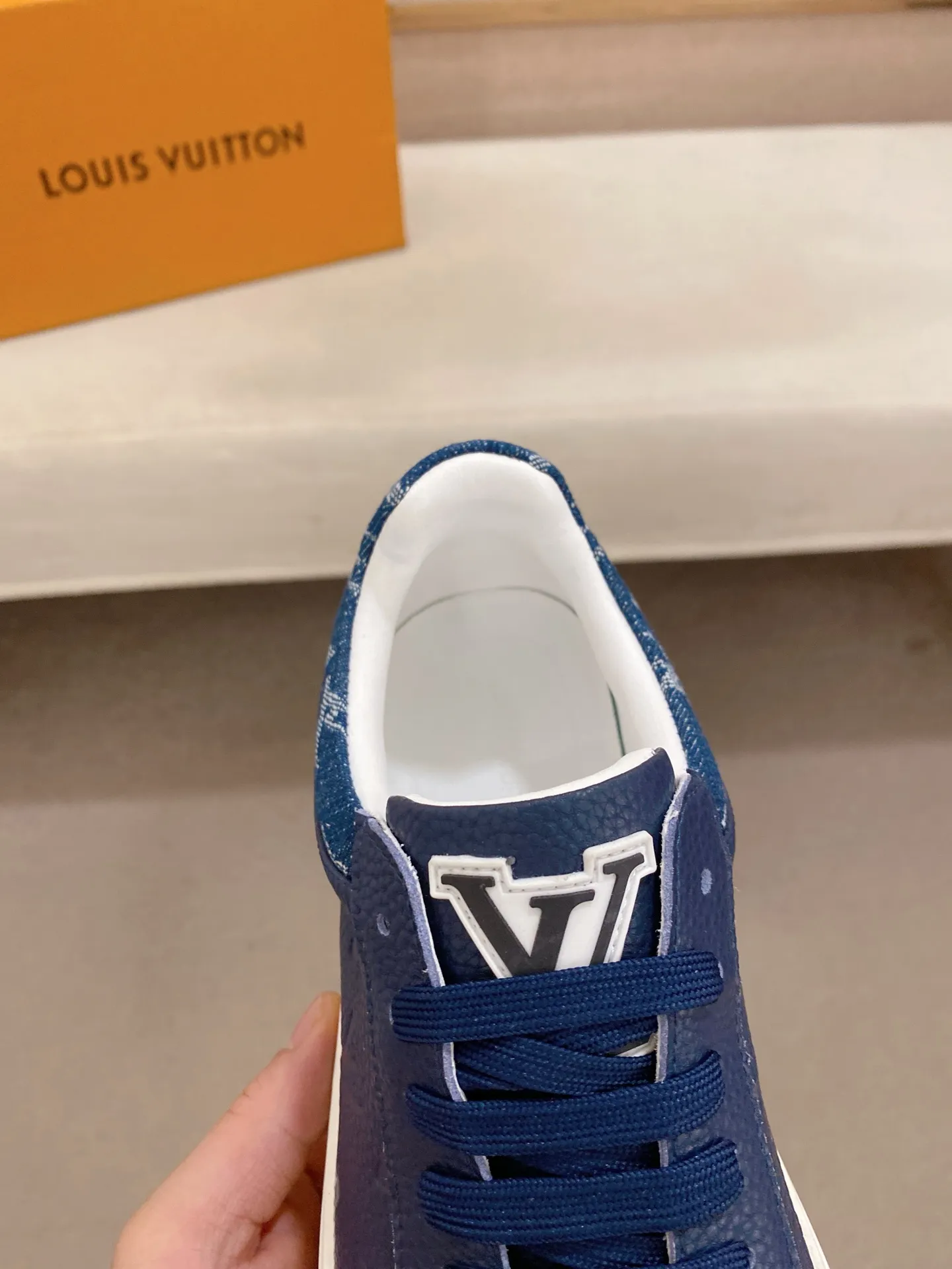 Men's shoes💰 420💰louis vuitton (Louis Vuitton/lv)🔍🔍The new counters are on sale at the same time. The uppers are imported from Italy. ⃣️Re-engraved🇮🇹💪💪, ⚠Sole: The original sole is specially provided by the original factory, the exclusive movable molded sole is super comfortable, ⚠Original and single goods 🔍high quality, you can enter and leave the counter at will, welcome to compare⚠. Code number: 38-44 (45/customized, non-refundable)